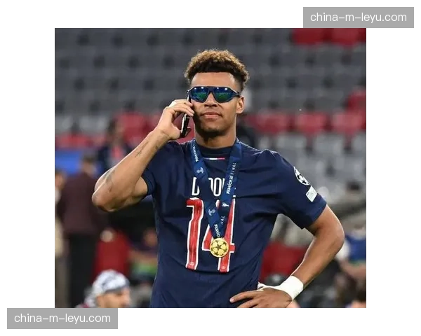 巴黎圣日耳曼3-0完胜梅斯重返法甲榜首,杜埃闪击拉莫斯爆射 巴黎圣日耳曼3-0完胜梅斯重返法甲榜首,杜埃闪击拉莫斯爆射