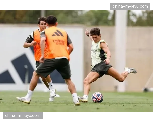 皇马训练课开放，米利唐参与全队合练状态良好