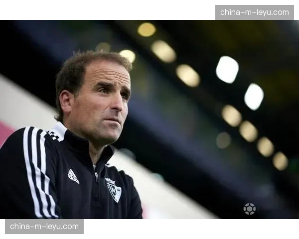 从降级区到中游：奥萨苏纳主帅阿拉萨特如何扭转球队赛季颓势