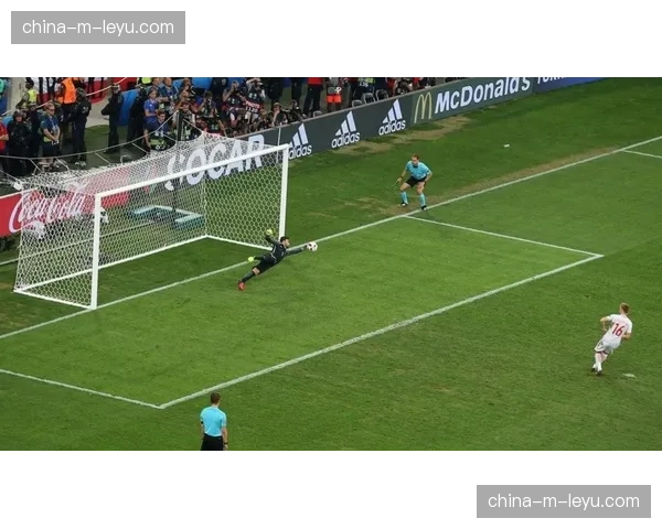 伤愈复出，莱比锡前锋奥尔默在替补登场后首次触球即完成射门