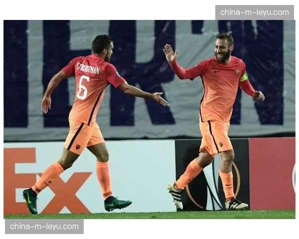 赛前动态:罗马队内训练,德罗西重点演练定位球攻防