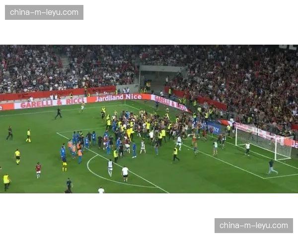 球场暴力追踪:本赛季法甲球迷冲突事件较去年同期下降30% 球场暴力追踪:本赛季法甲球迷冲突事件较去年同期下降30%